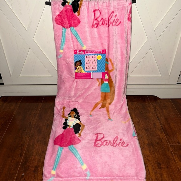 Barbie Workout Oversized Plush Throw Blanket - Picture 2 of 4
